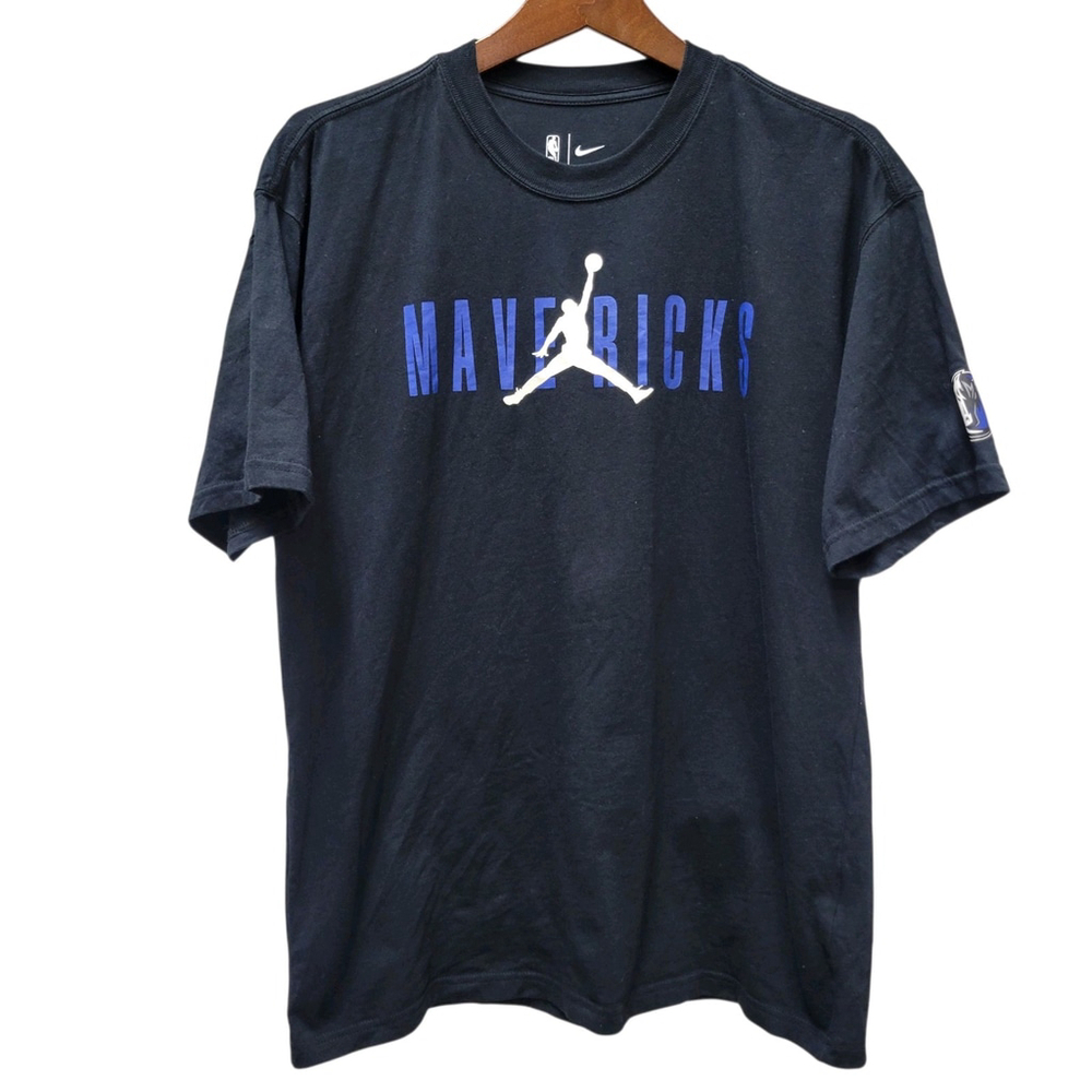 Nike Dallas Mavericks Loose Fit Crewneck Tshirt Size Medium Excellent Condition